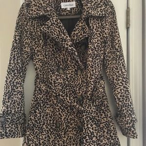 Beautiful Calvin Klein raincoat, fully lined. Never worn!